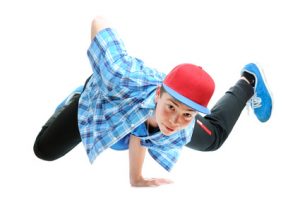 Breakdancer trägt Jogginghose